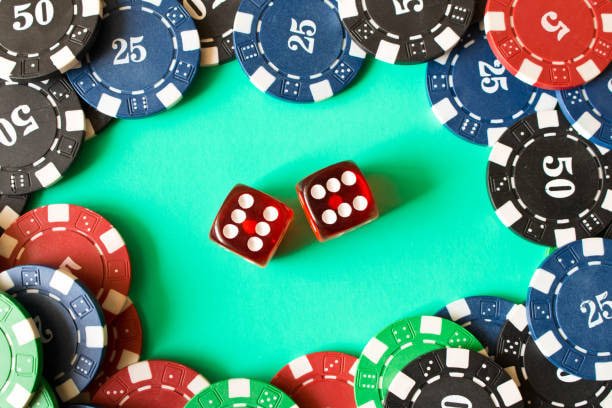 Antarmuka aplikasi situs judol menampilkan layar beranda dengan opsi sportsbook dan kasino langsung
